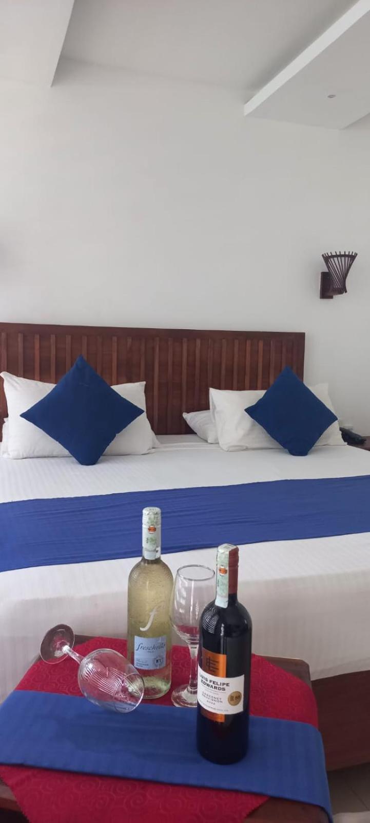 J7 Villaj Resort Trincomalee Exteriör bild