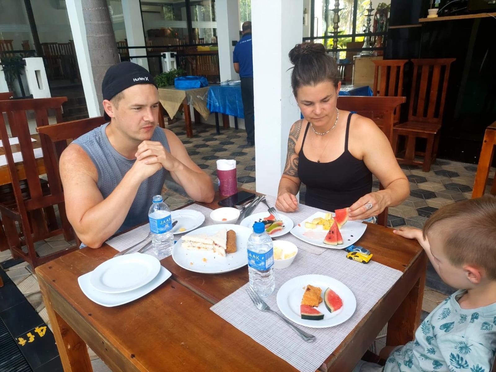 J7 Villaj Resort Trincomalee Exteriör bild
