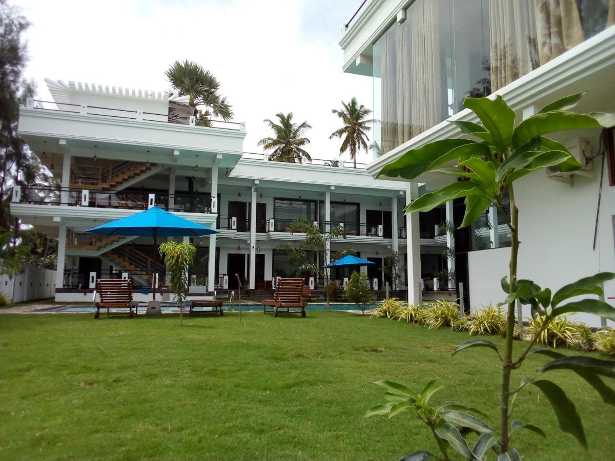 J7 Villaj Resort Trincomalee Exteriör bild